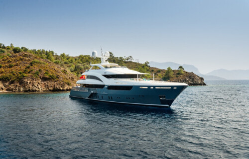 luxury-big-yacht-stay-sea-around-island-background-sky-8353-600574d36a6159d60cc5.jpg