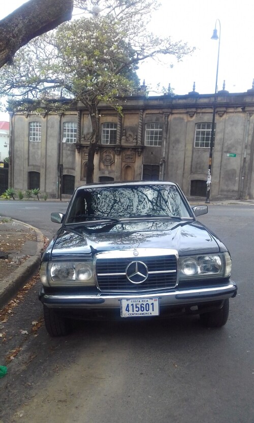 CENTRAL-AMERICA-BARRIO-AMON-MANSION-LIMOUSINE-TOUR2a028c685a382f99.jpg
