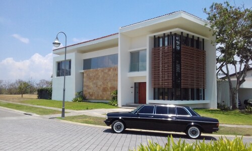 COOL-COSTA-RICA-MANSION-LIMUSINAb277aa01c5e7bb35.jpg