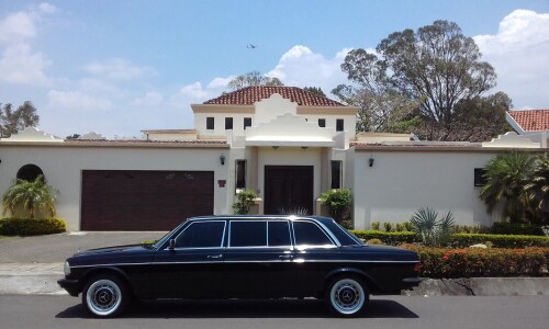 LUXURY-MANSION-LIMO-COSTA-RICAe5520aa9699ebc94.jpg