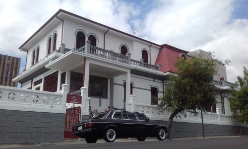 MERCEDES-300D-LWB-LANG-LIMO-Casa-Matute-Gomez-COSTA-RICAbff6863ae62d011d.jpg