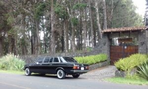 MOUNTAIN-MANSION-ENTRANCE.-COSTA-RICA-MERCEDES-300D-RIDESfa01a2cb0ba5f158.jpg